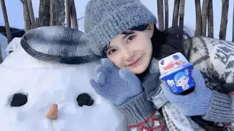 《韩鹏致敬传奇教练徐根宝：耄耋之年坚守岗位，敬业精神感人至深》